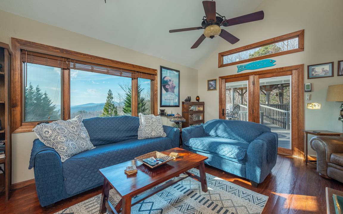 Photo of Livingroom in Old Fort