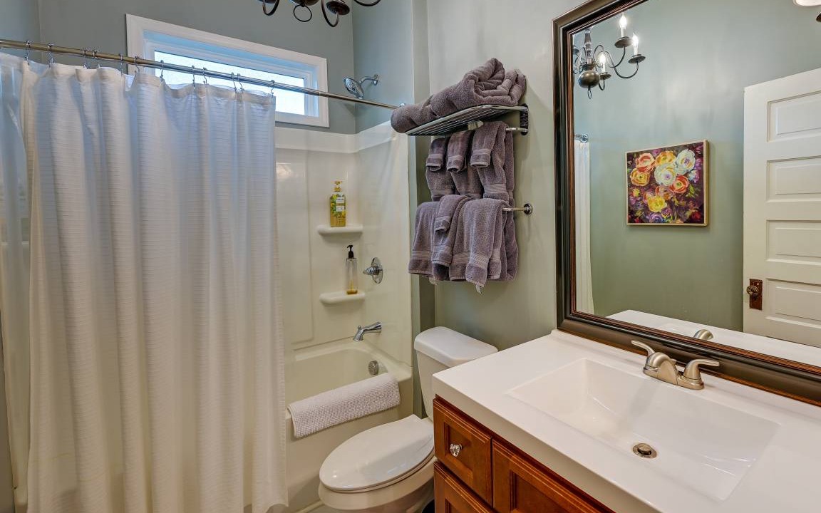 Photo of Bathroom in Lindley Park
