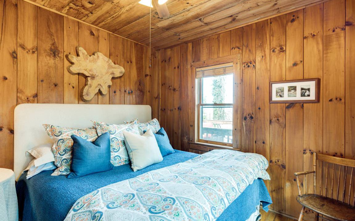 Photo of Bedroom in Hendersonville
