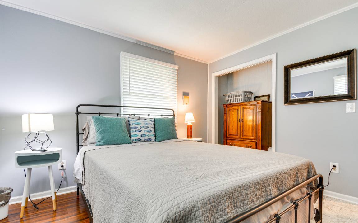 Photo of Bedroom in Leasburg