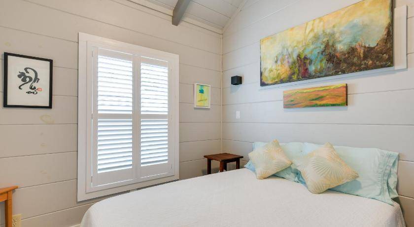 Photo of Bedroom in Upward