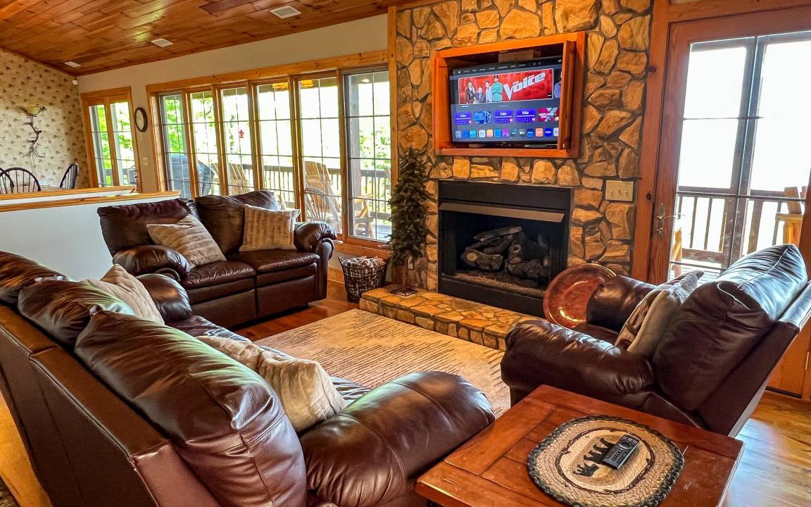Photo of Livingroom in West Jefferson