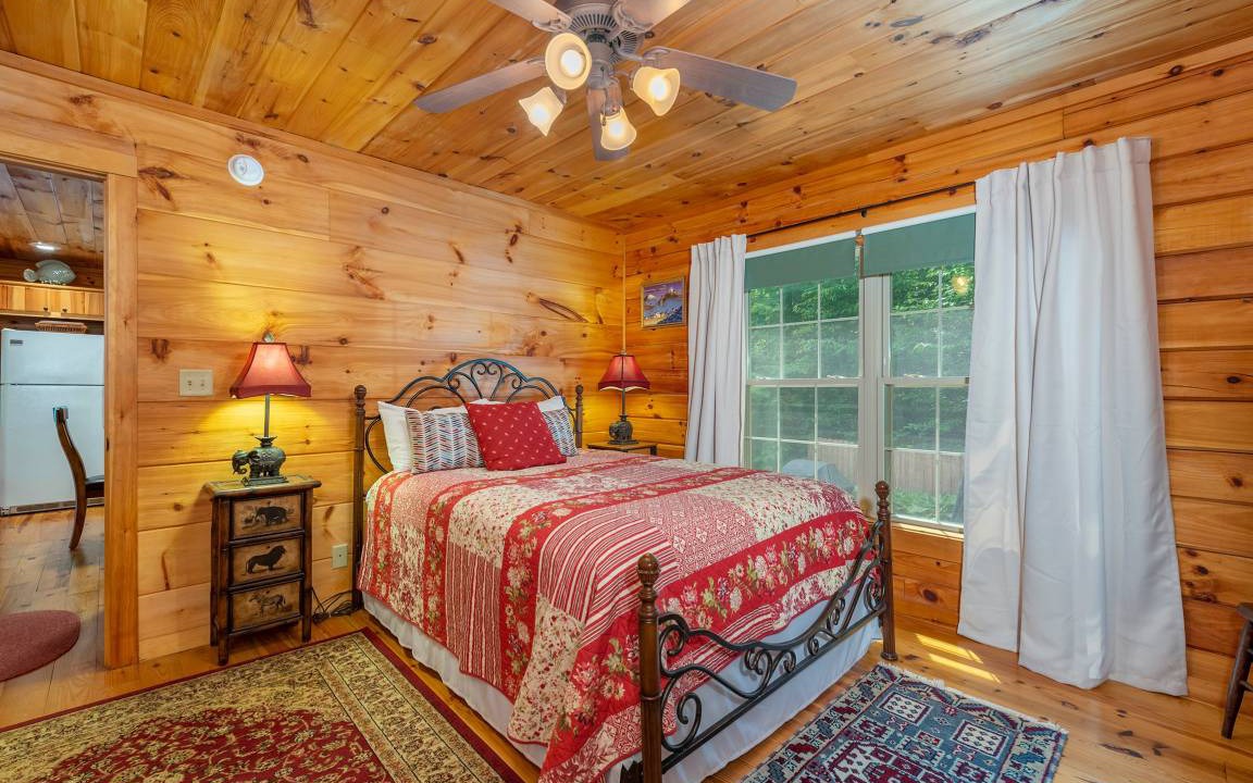 Photo of Bedroom in Old Fort