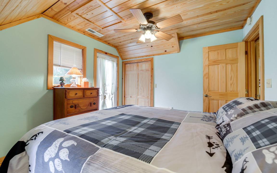 Photo of Bedroom in Robbinsville