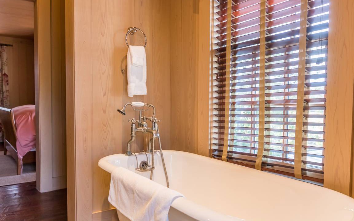 Photo of Bathroom in Oriental