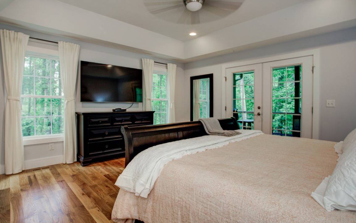 Photo of Bedroom in Barnardsville