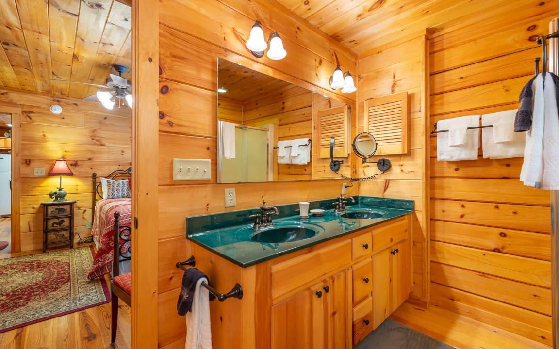 Photo of Bathroom in Old Fort