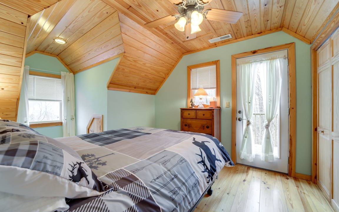 Photo of Bedroom in Robbinsville