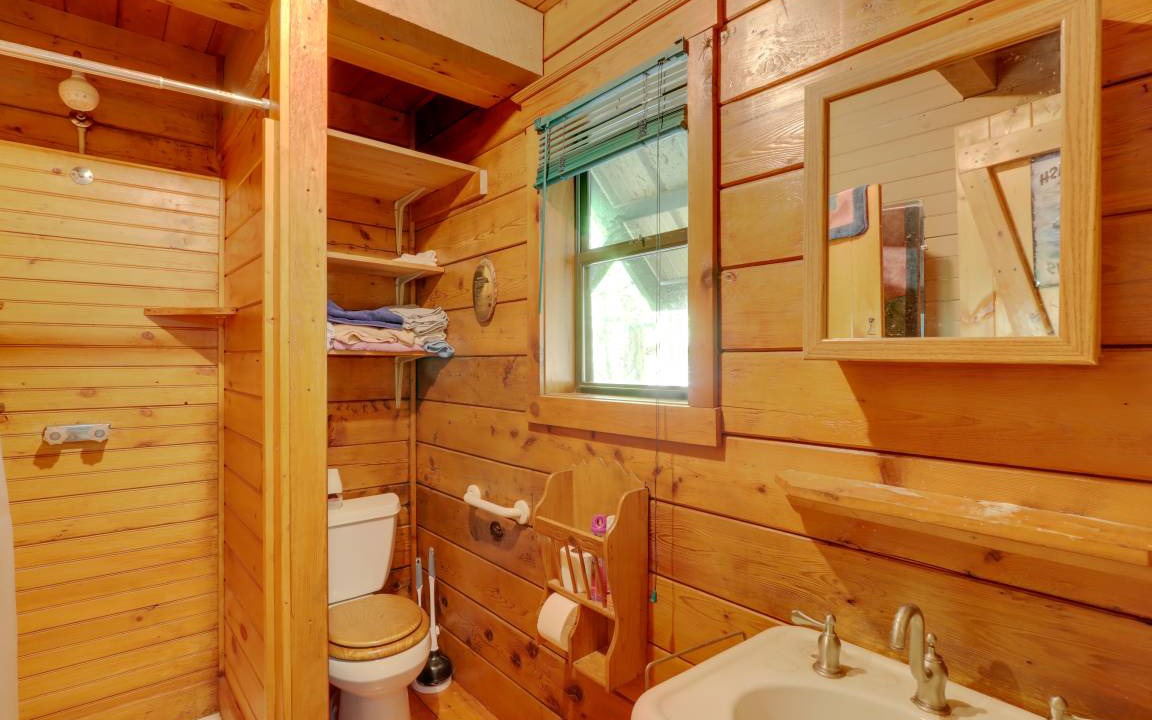 Photo of Bathroom in Warne