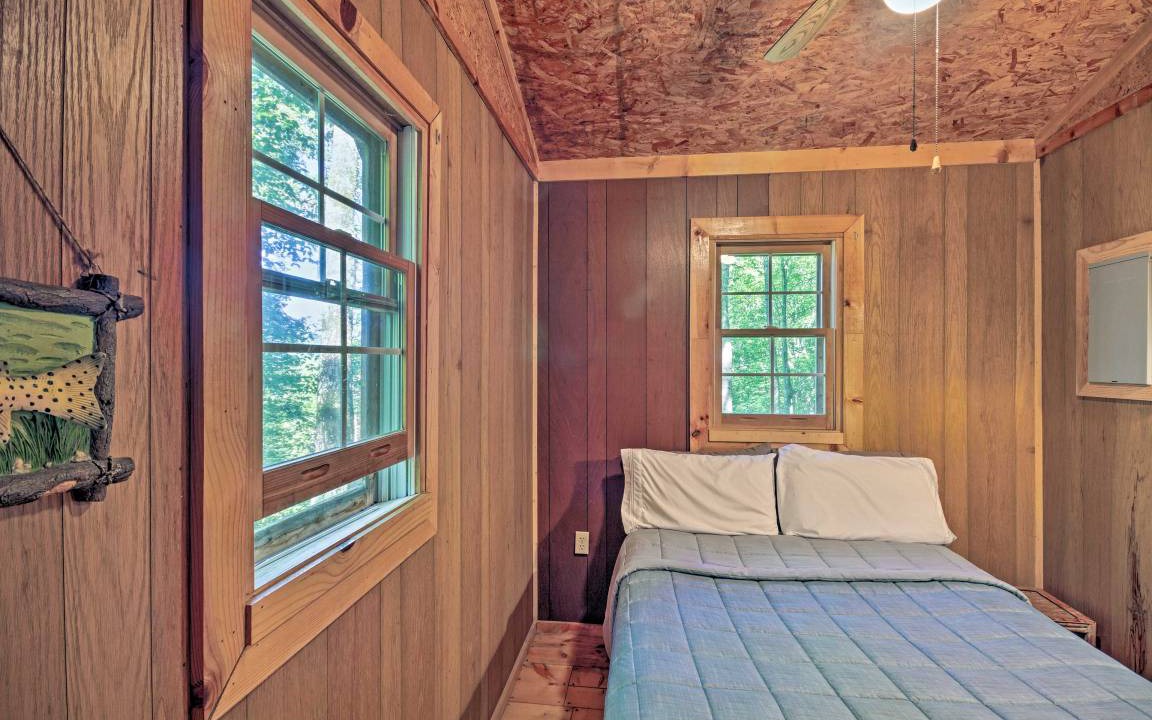Photo of Bedroom in Barnardsville