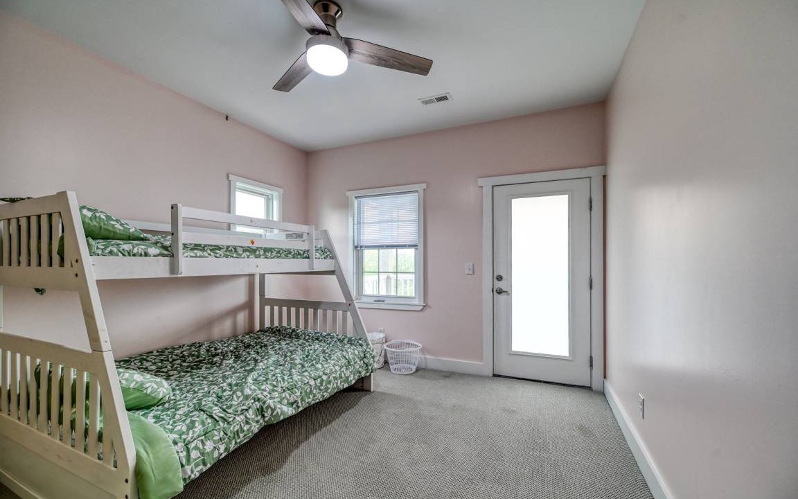Photo of Bedroom in Island Oaks