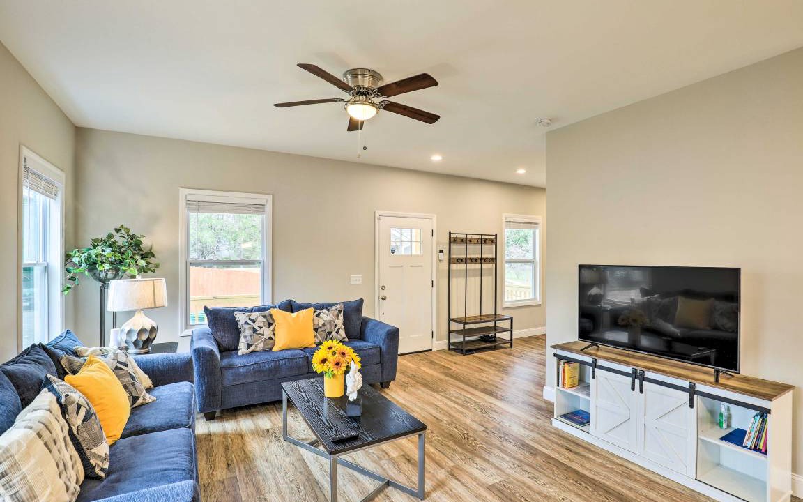 Photo of Livingroom in Candler