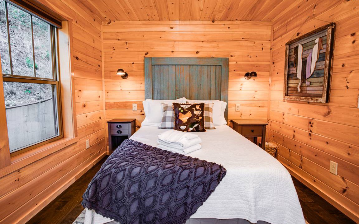 Photo of Bedroom in Saluda
