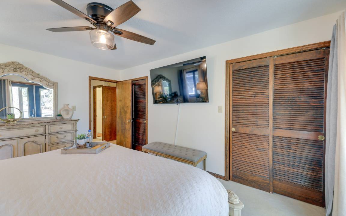 Photo of Bedroom in Pine Knoll Shores