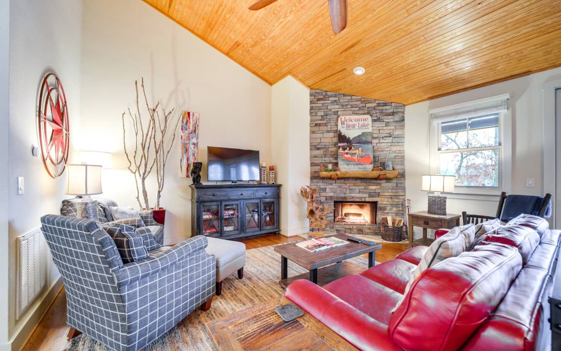 Photo of Livingroom in Bear Lake Reserve