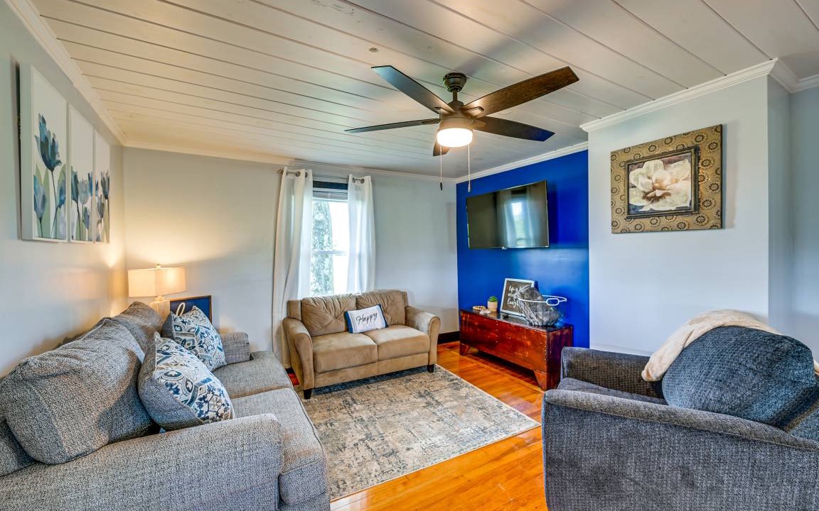 Photo of Livingroom in Elkin