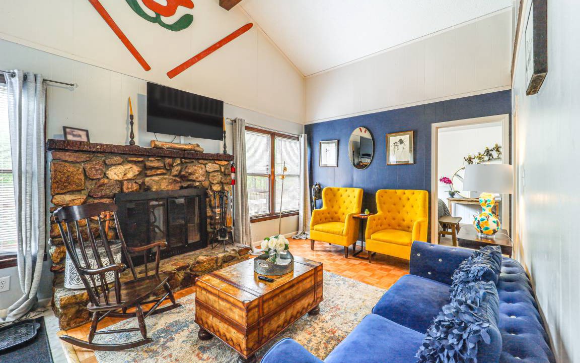 Photo of Livingroom in Charter Hills