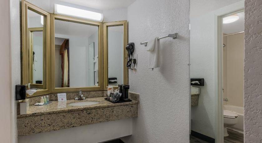 Photo of Bathroom in Toddville Road