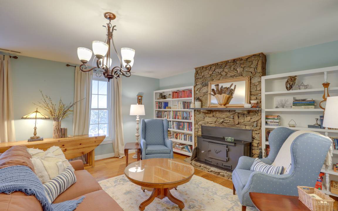 Photo of Livingroom in Weaverville
