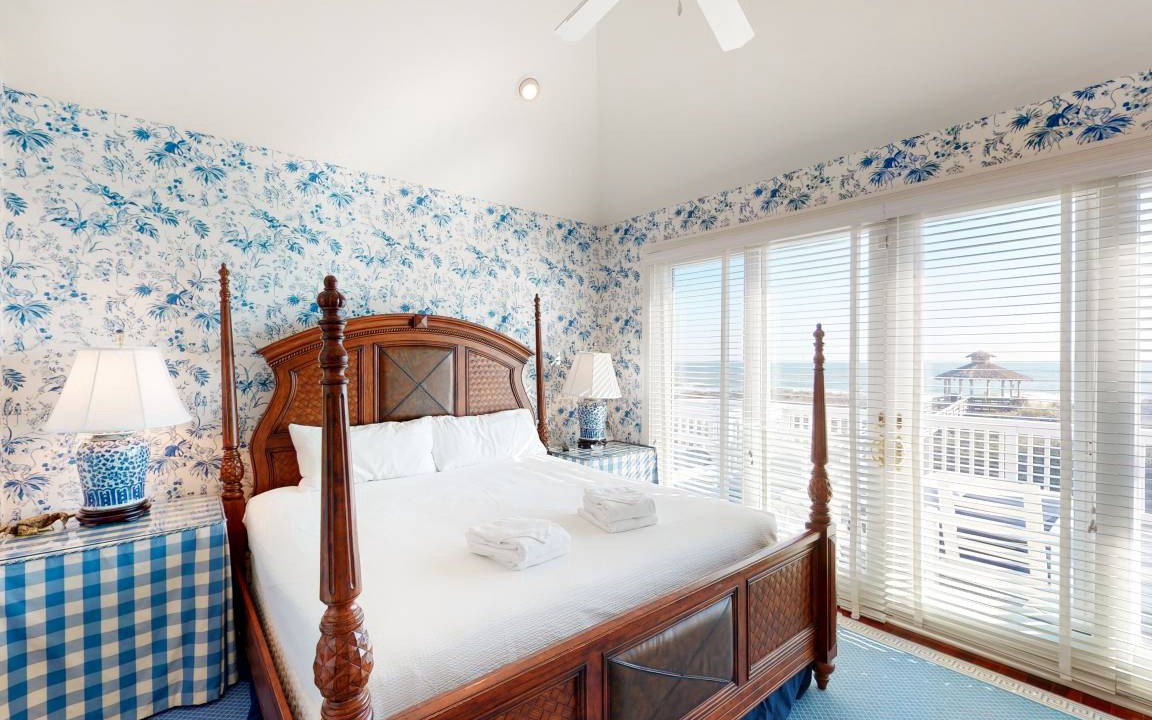 Photo of Bedroom in Corolla Light
