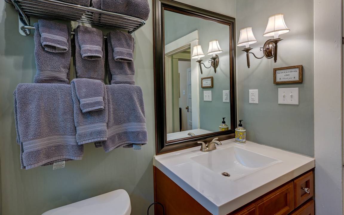 Photo of Bathroom in Lindley Park