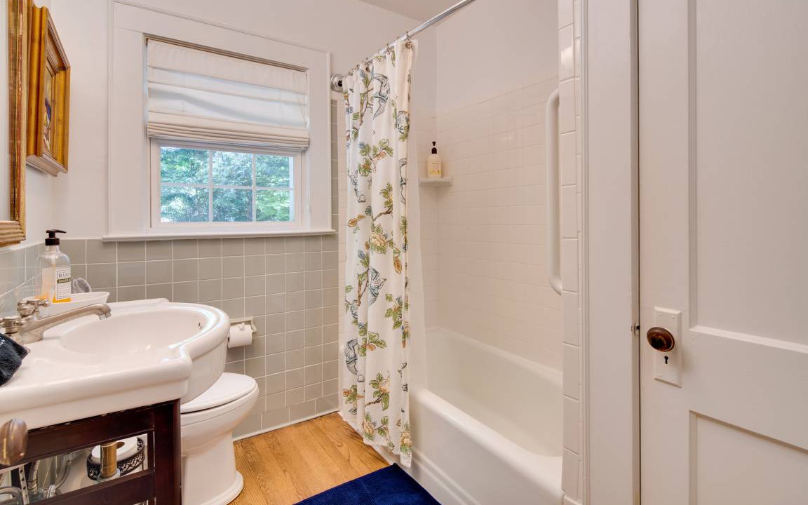Photo of Bathroom in Royal Pines