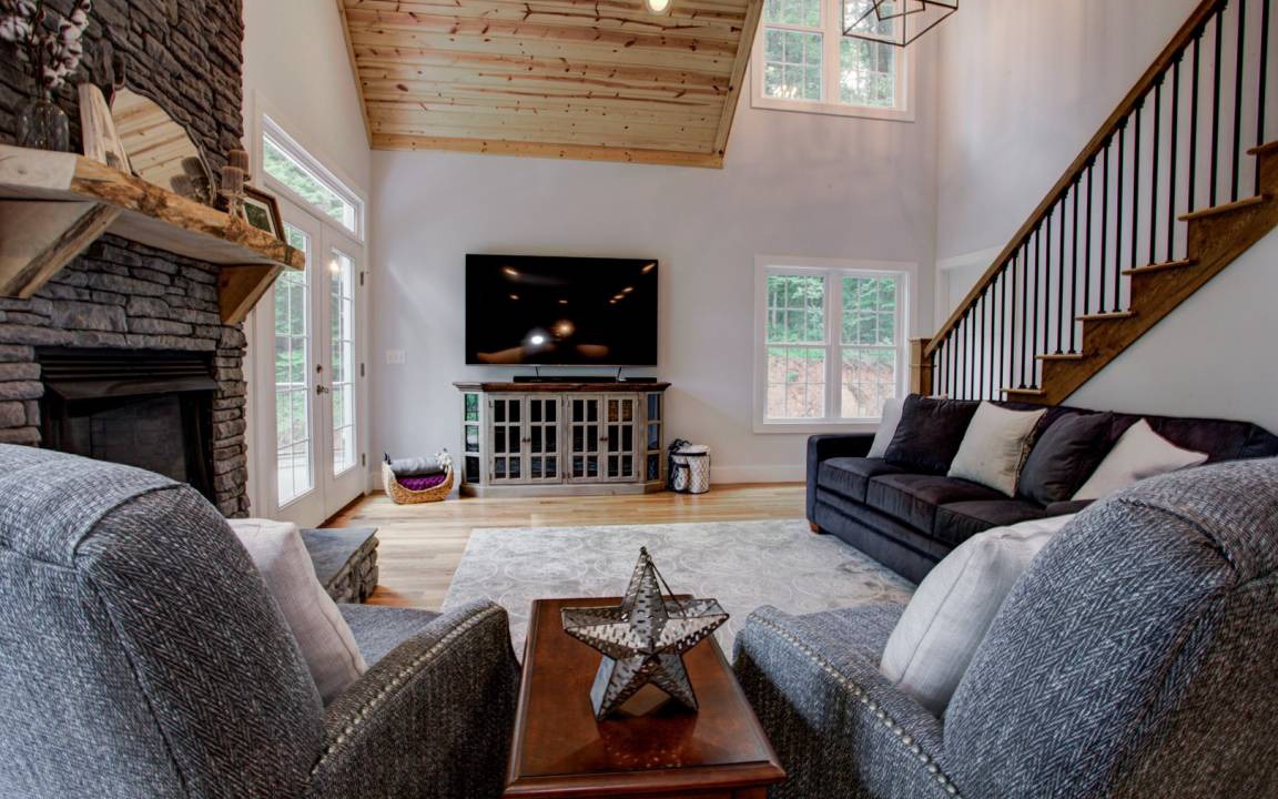 Photo of Livingroom in Barnardsville