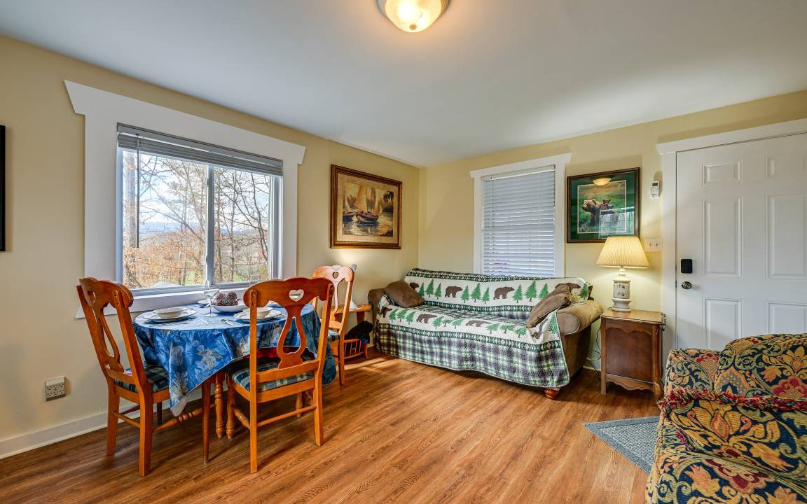 Photo of Livingroom in Qualla