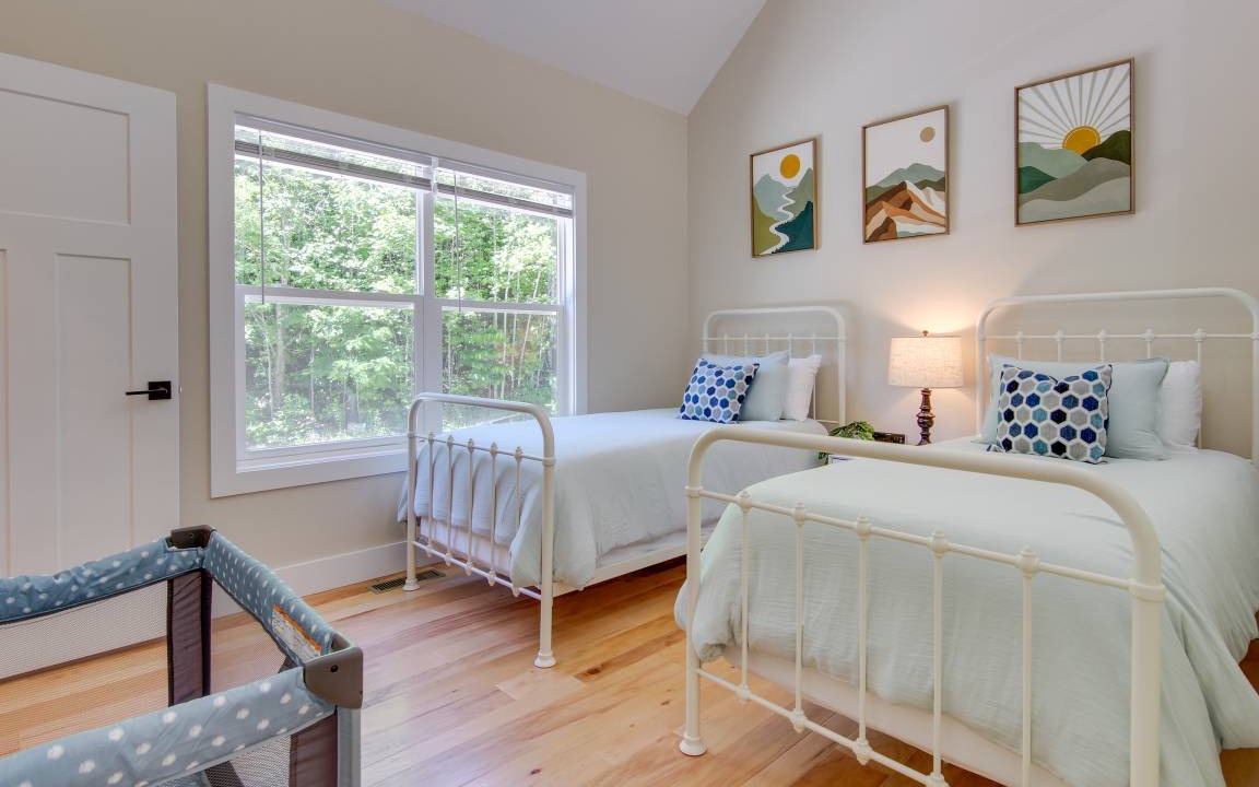 Photo of Bedroom in Hendersonville