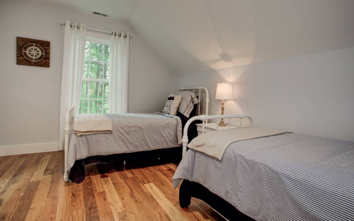 Photo of Bedroom in Barnardsville