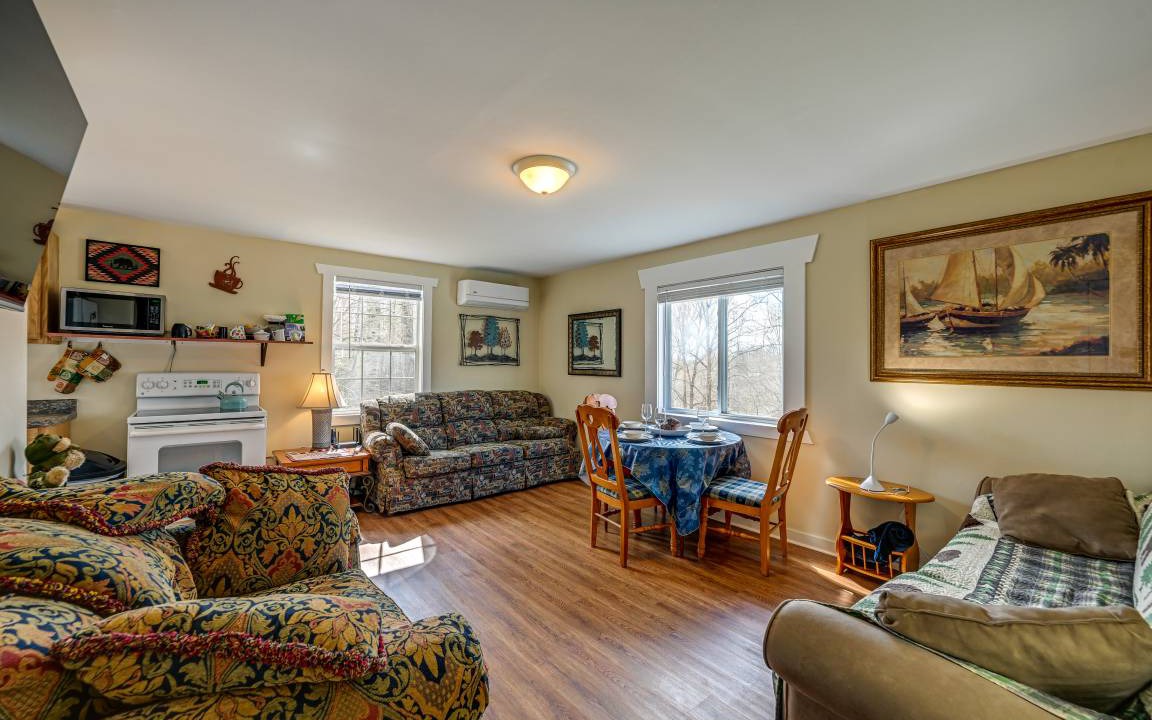 Photo of Livingroom in Qualla