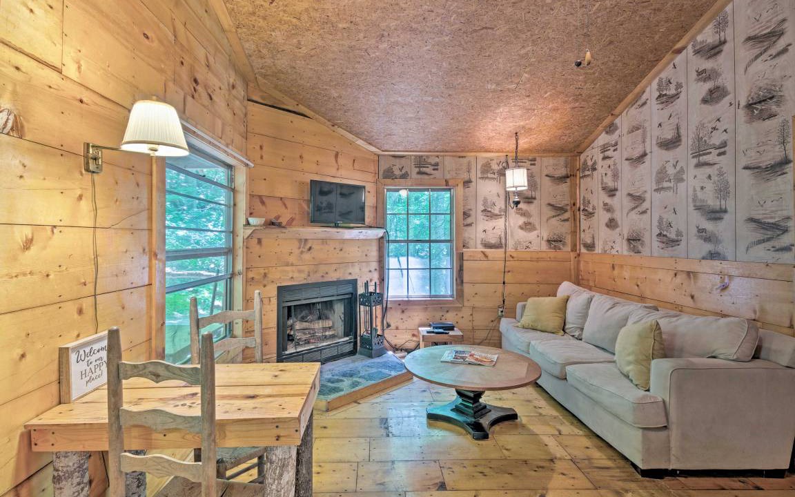 Photo of Livingroom in Barnardsville