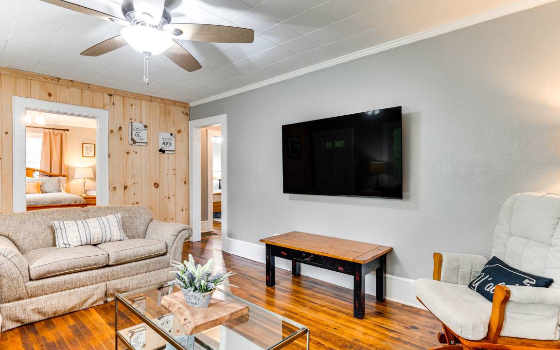 Photo of Livingroom in Forest City