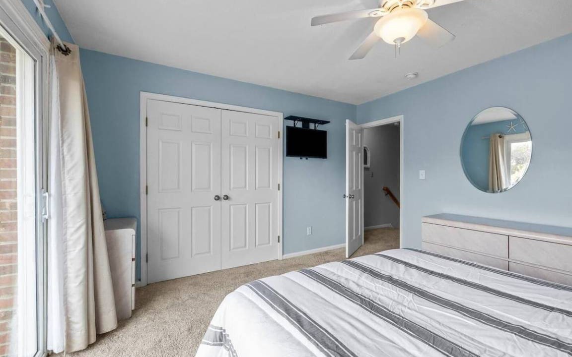 Photo of Bedroom in Pine Knoll Shores