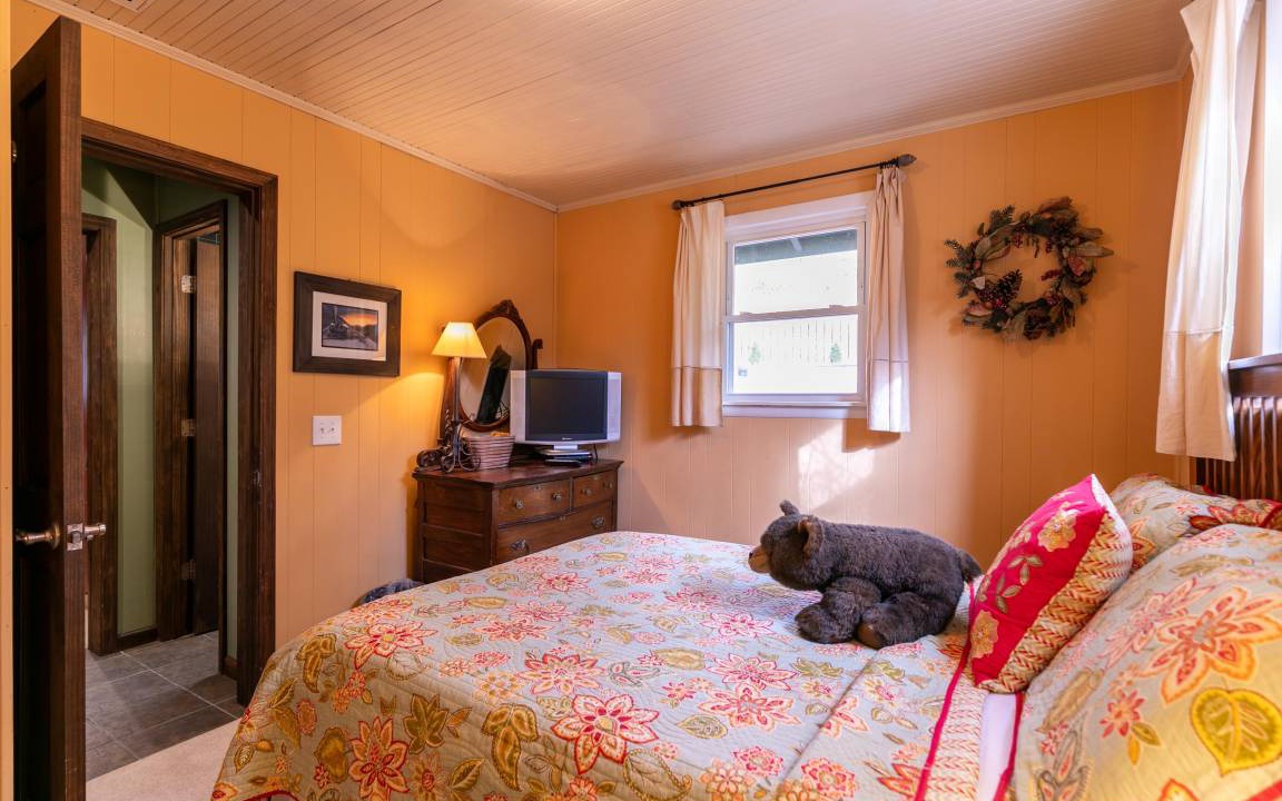Photo of Bedroom in Blowing Rock