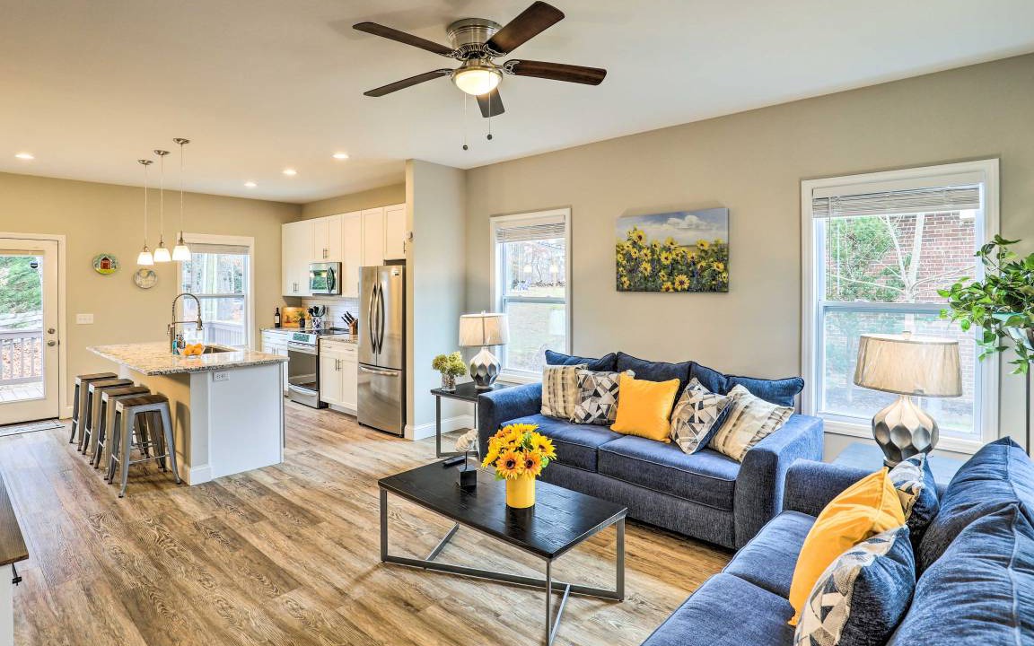 Photo of Livingroom in Candler