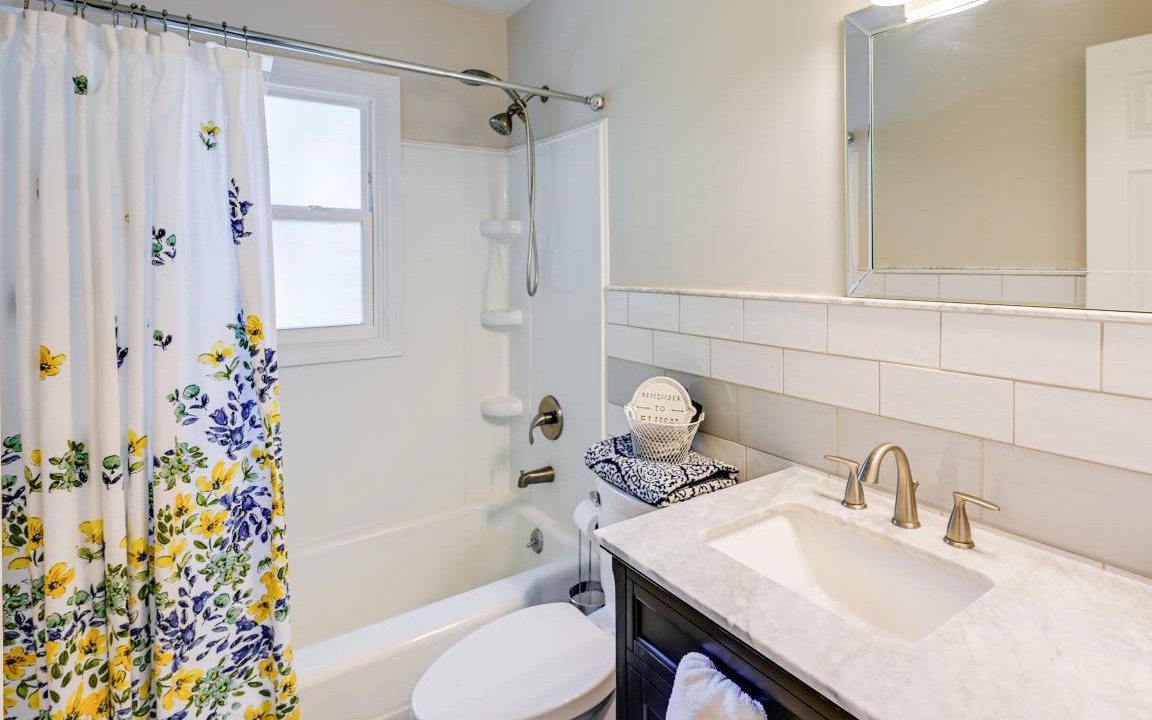Photo of Bathroom in Old Irving Park