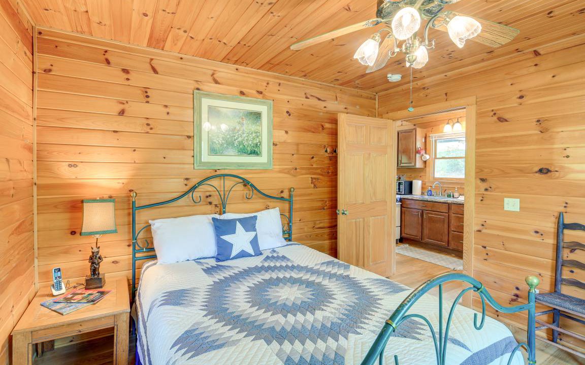 Photo of Bedroom in Laurel Springs