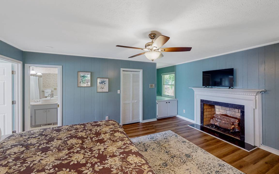Photo of Bedroom in Lake Junaluska