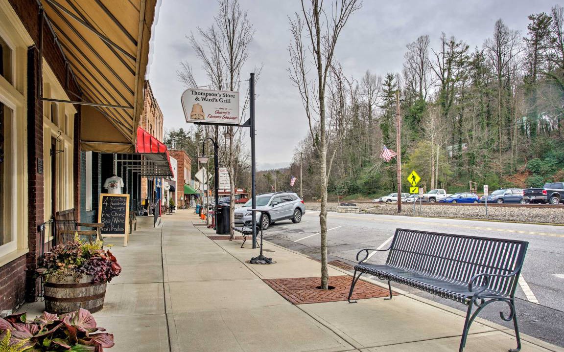 Photo of Others in Saluda