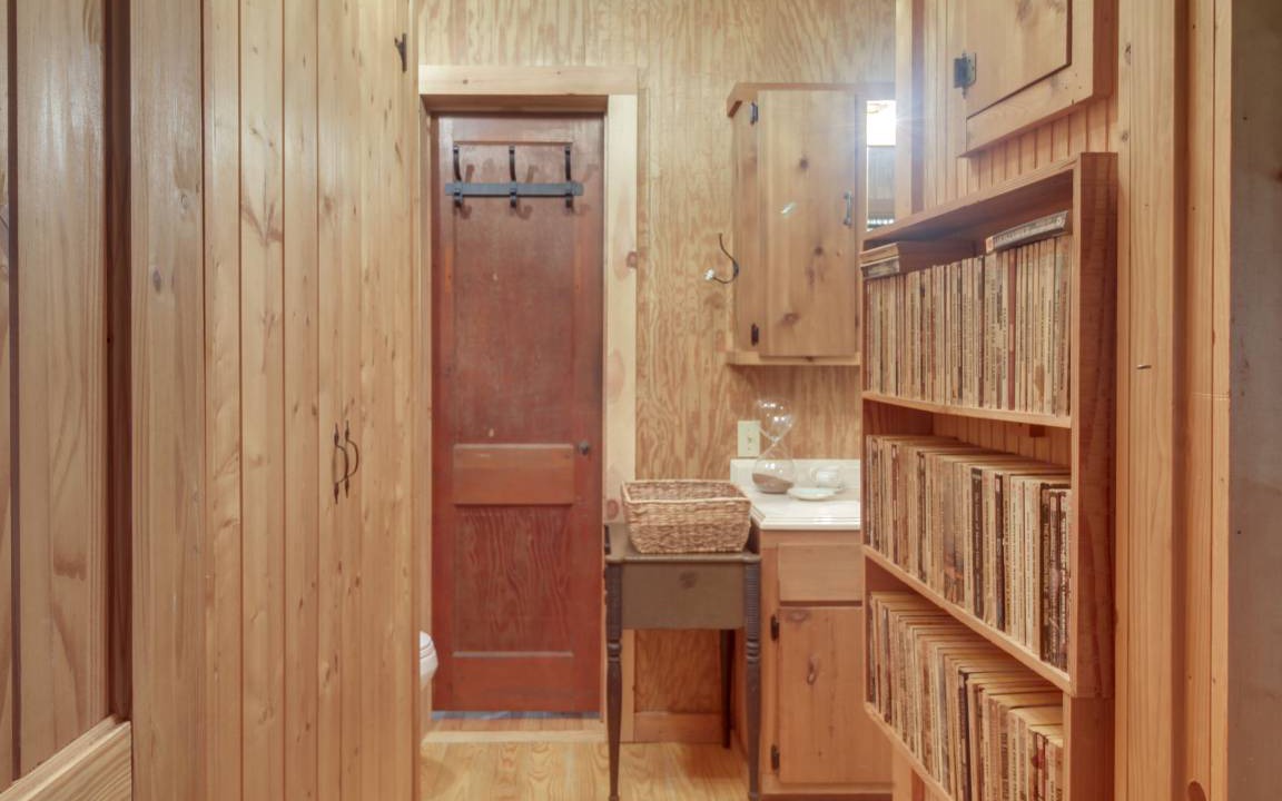 Photo of Bathroom in Lawndale