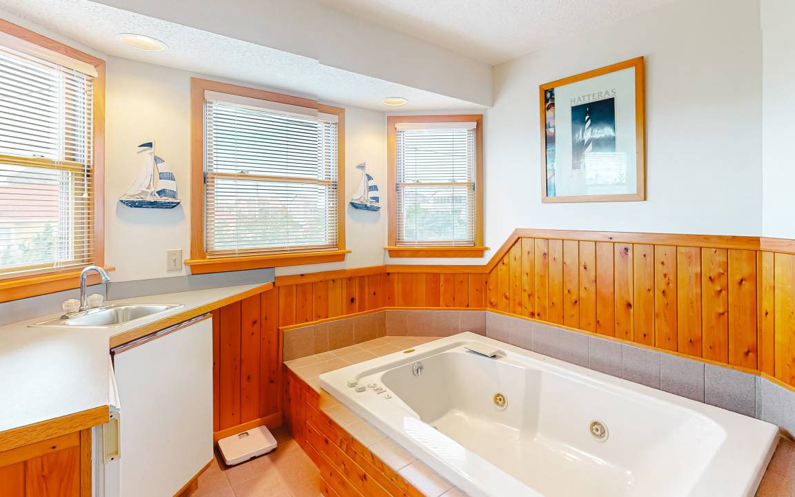 Photo of Bathroom in Waves