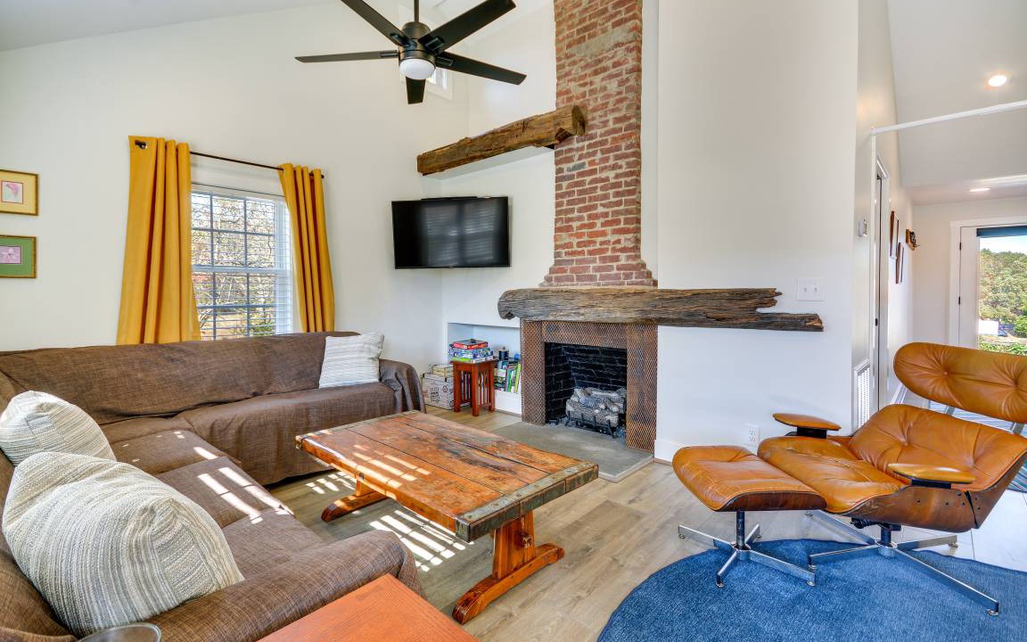 Photo of Livingroom in Pilot Mountain