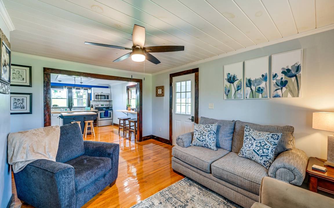 Photo of Livingroom in Elkin