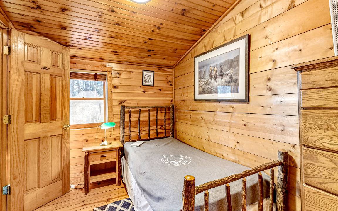 Photo of Bedroom in Black Mountain