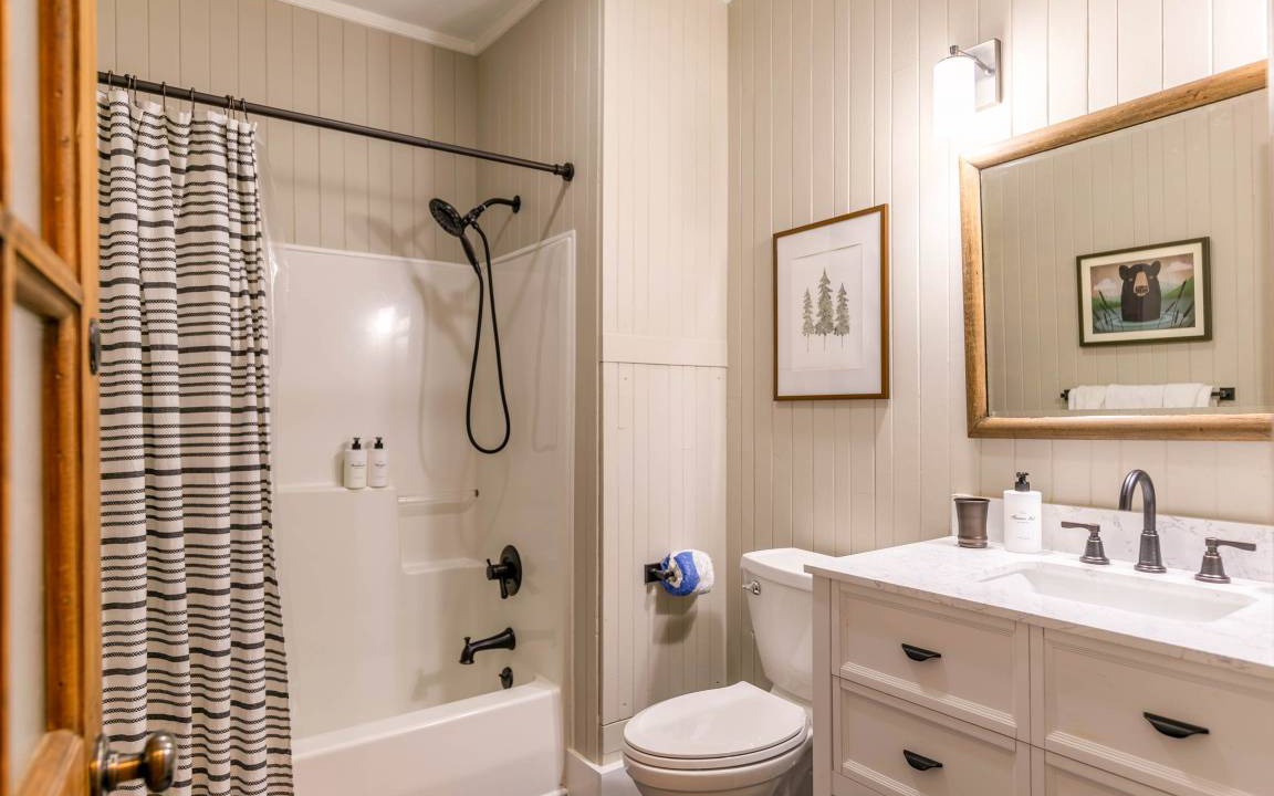 Photo of Bathroom in Seven Devils