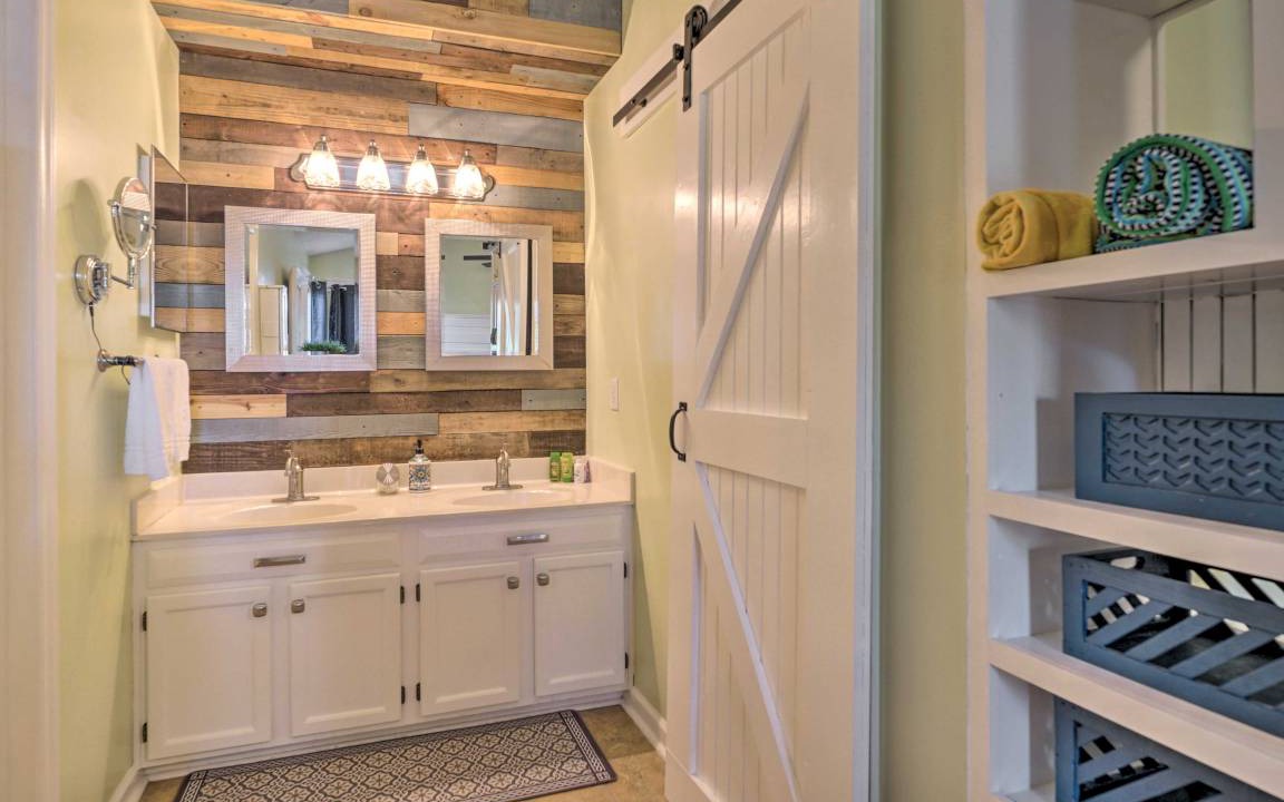 Photo of Bathroom in Myrtle Grove