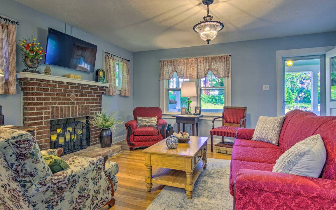 Photo of Livingroom in Mars Hill