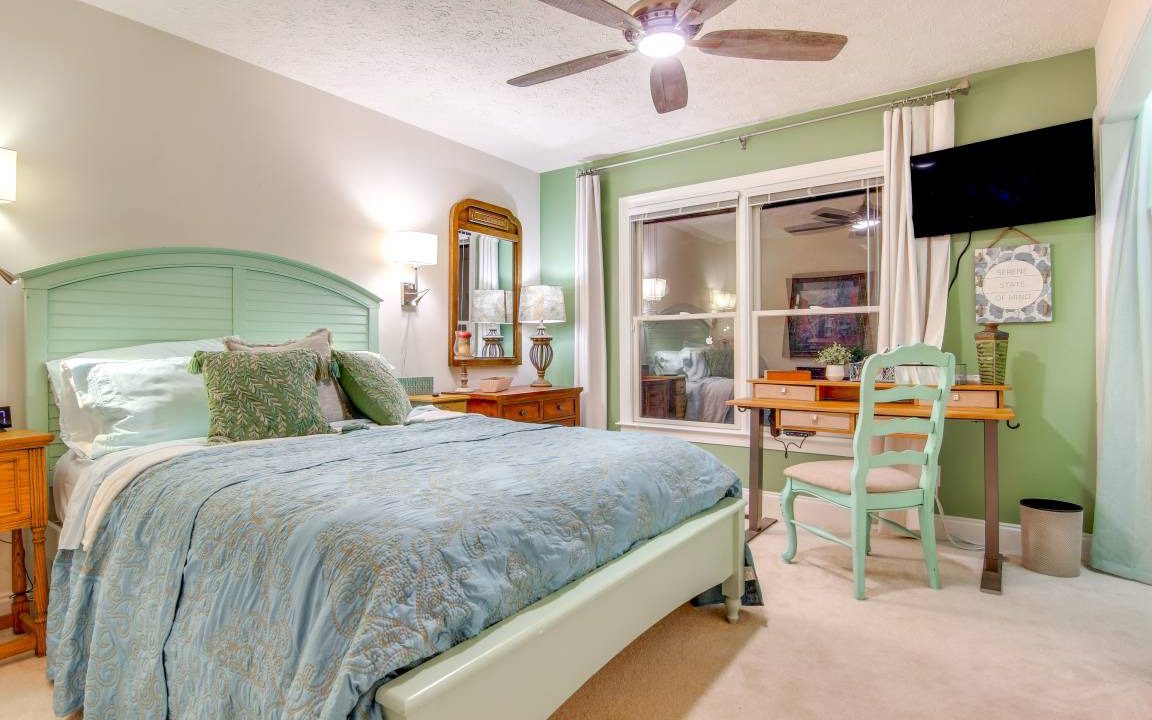 Photo of Bedroom in Hendersonville