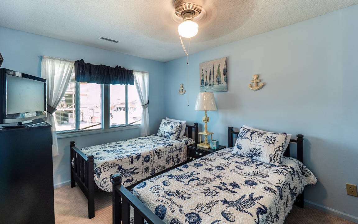 Photo of Bedroom in Topsail Beach